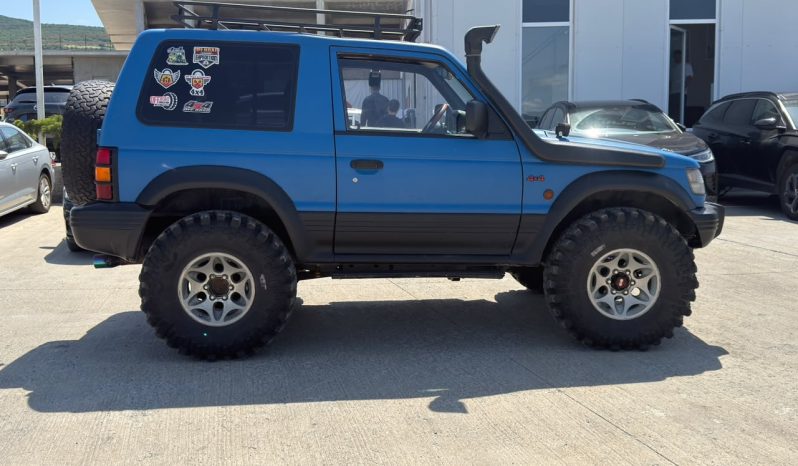
								Mitsubishi Pajero full									