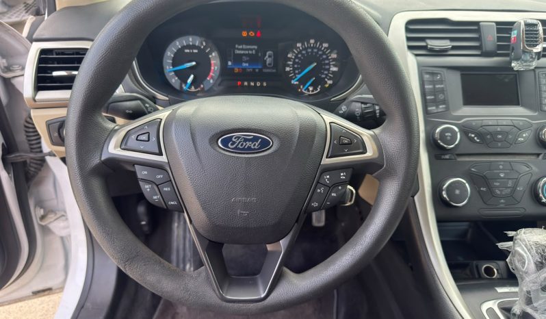 
								2014 Ford Fusion, SE full									