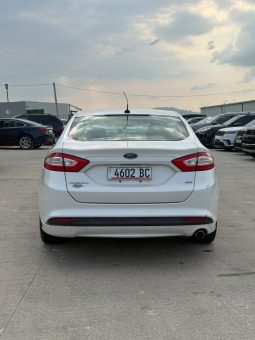 
										2014 Ford Fusion, SE full									