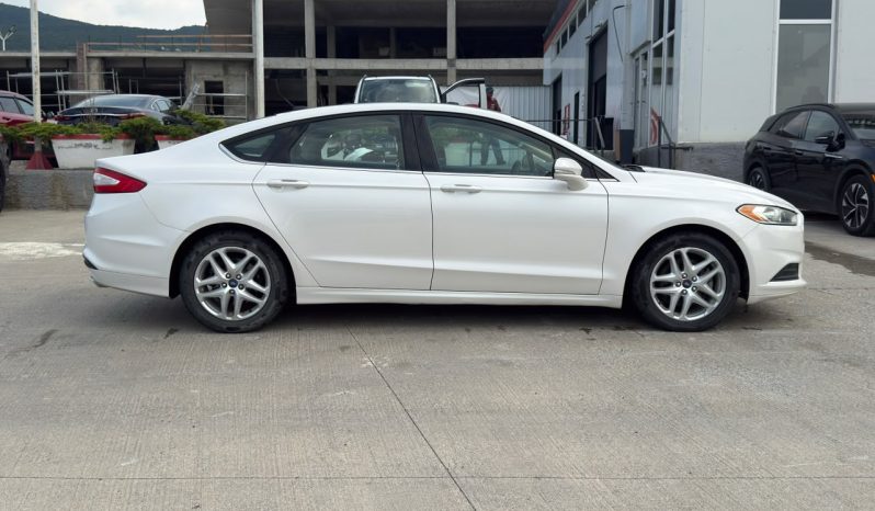 
								2014 Ford Fusion, SE full									