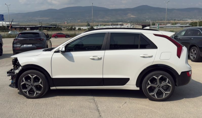 
								KIA Niro full									