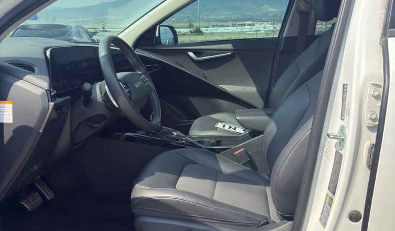 
								KIA Niro full									