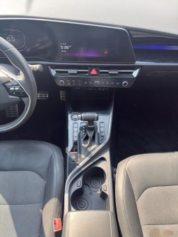 
										KIA Niro full									