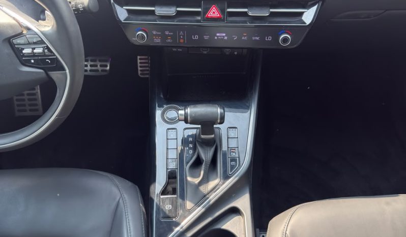 
								KIA Niro full									