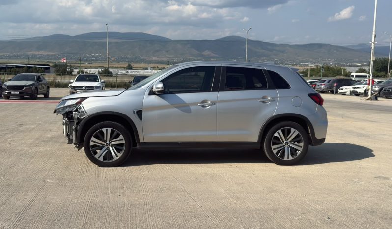 
								Mitsubishi Outlander full									