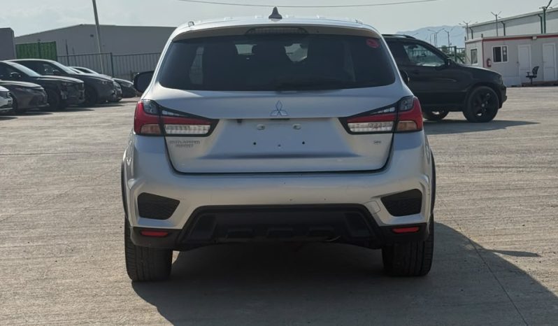 
								Mitsubishi Outlander full									