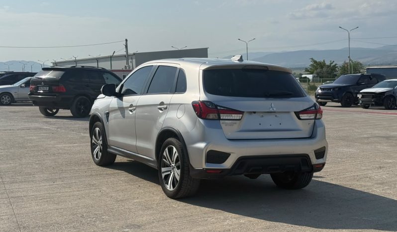 
								Mitsubishi Outlander full									
