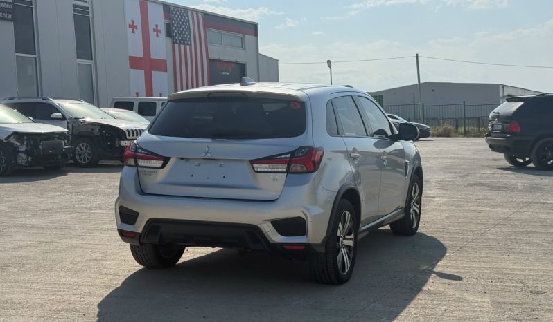 
								Mitsubishi Outlander full									