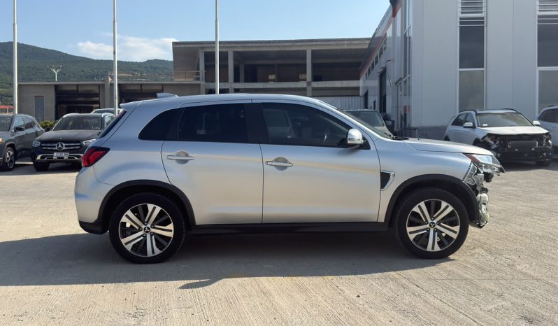 
								Mitsubishi Outlander full									