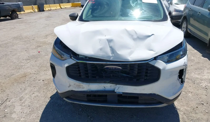 
								Ford Escape full									