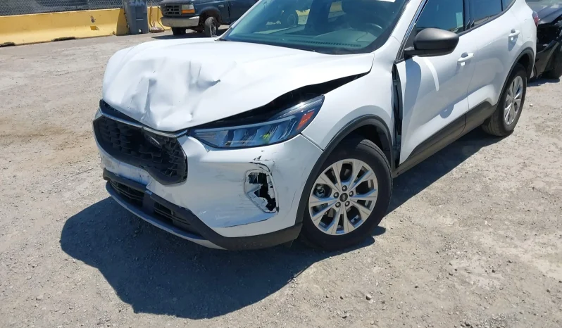 
								Ford Escape full									