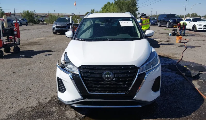 
								Nissan Kicks full									