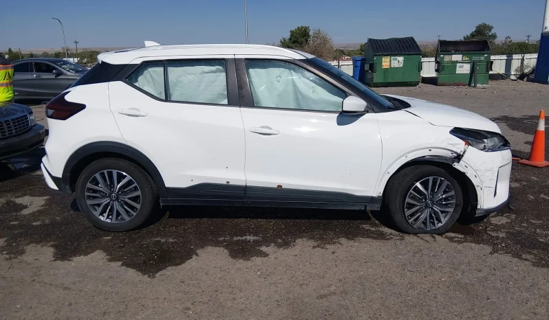 
								Nissan Kicks full									
