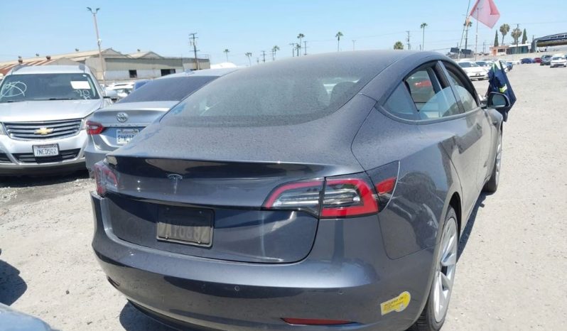 
								Tesla Model 3 full									