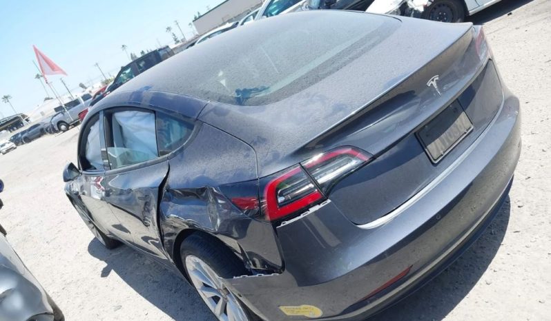 
								Tesla Model 3 full									