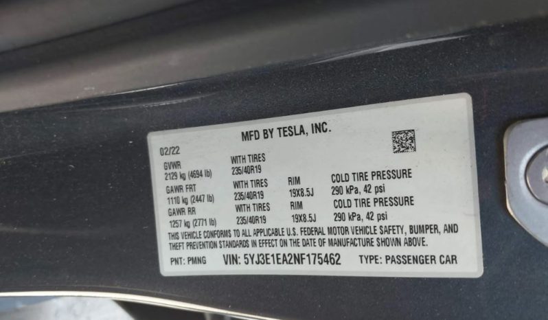 
								Tesla Model 3 full									