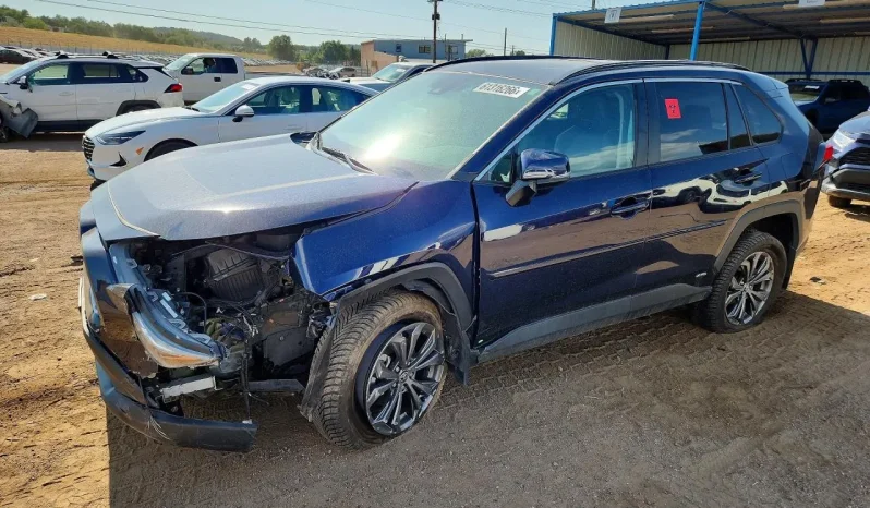 
								Toyota RAV4 full									