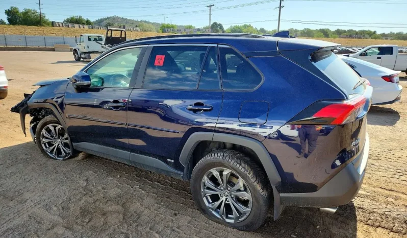 
								Toyota RAV4 full									