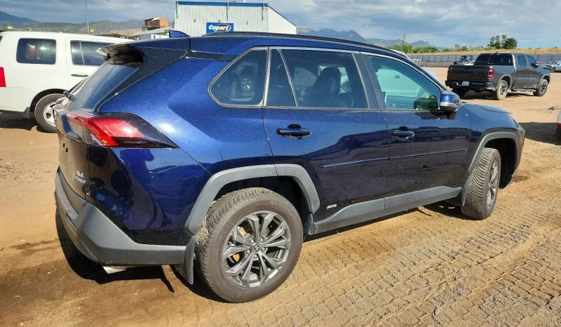
								Toyota RAV4 full									