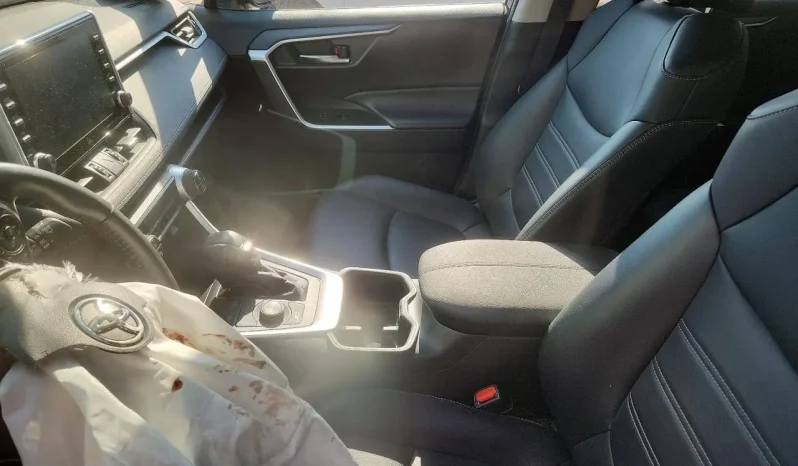 
								Toyota RAV4 full									