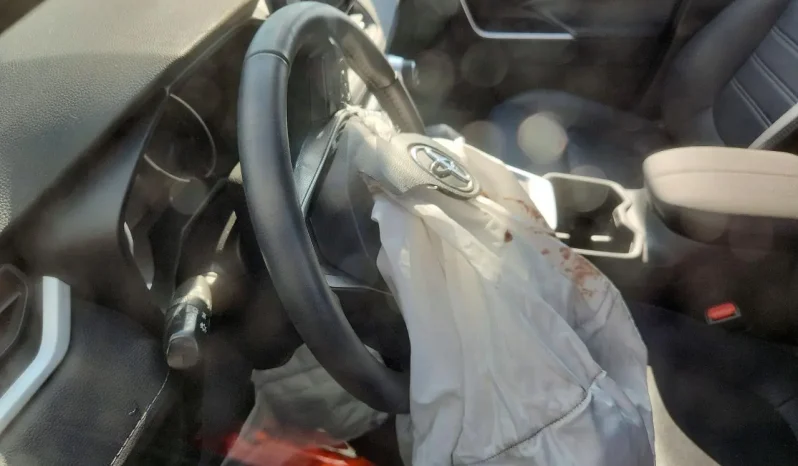 
								Toyota RAV4 full									