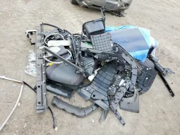 
										Toyota RAV4 full									