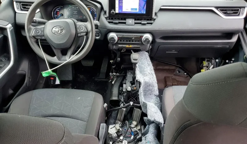 
								Toyota RAV4 full									