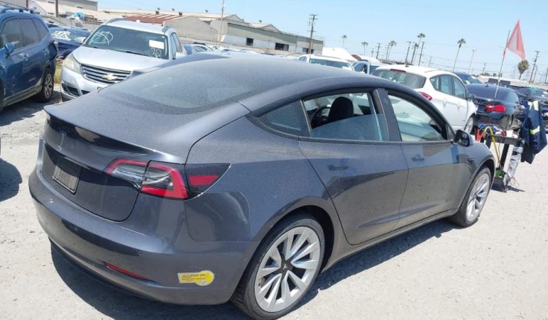 
								Tesla Model 3 full									
