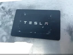 
										Tesla Model 3 full									