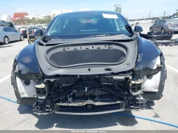 
										Tesla Model 3 full									