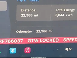 
										Tesla Model 3 full									