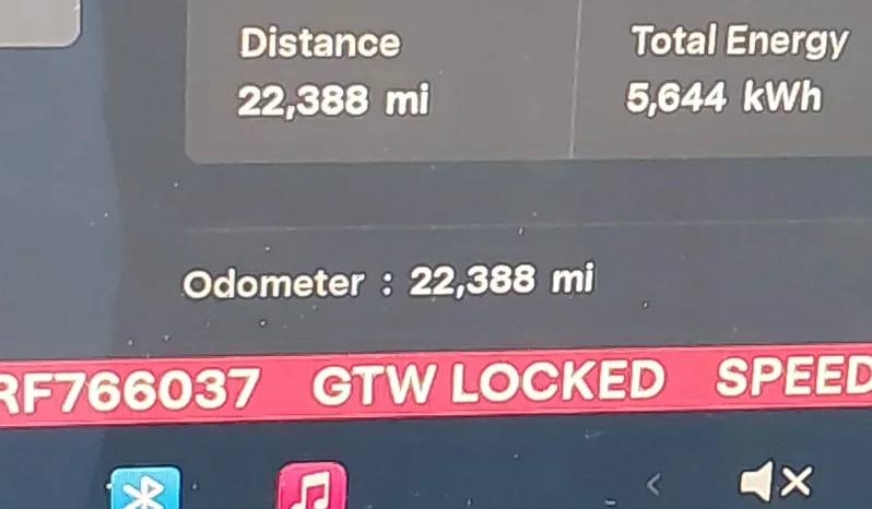 
								Tesla Model 3 full									