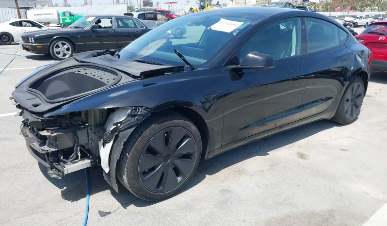 
								Tesla Model 3 full									
