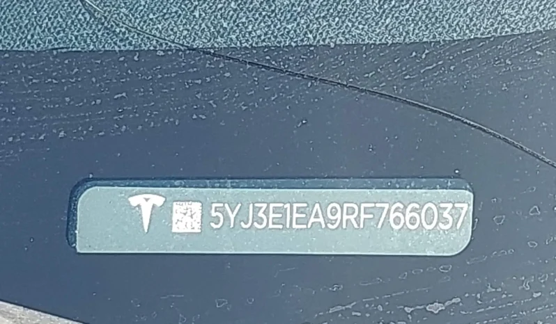 
								Tesla Model 3 full									