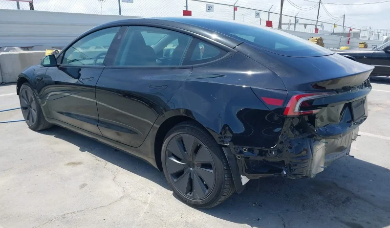 
								Tesla Model 3 full									