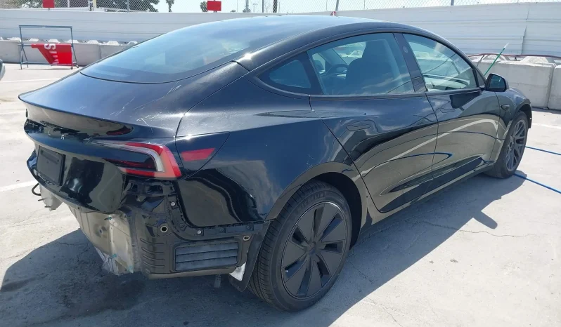 
								Tesla Model 3 full									