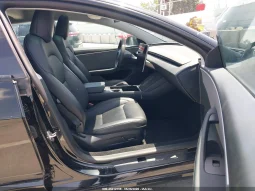 
										Tesla Model 3 full									