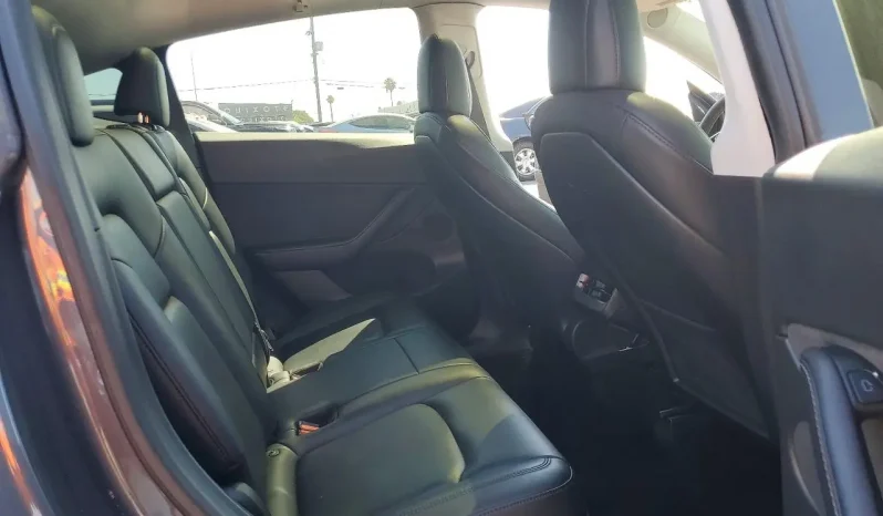 
								Tesla MODEL Y full									