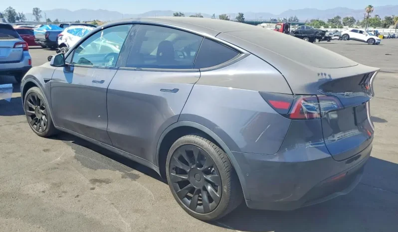 
								Tesla MODEL Y full									