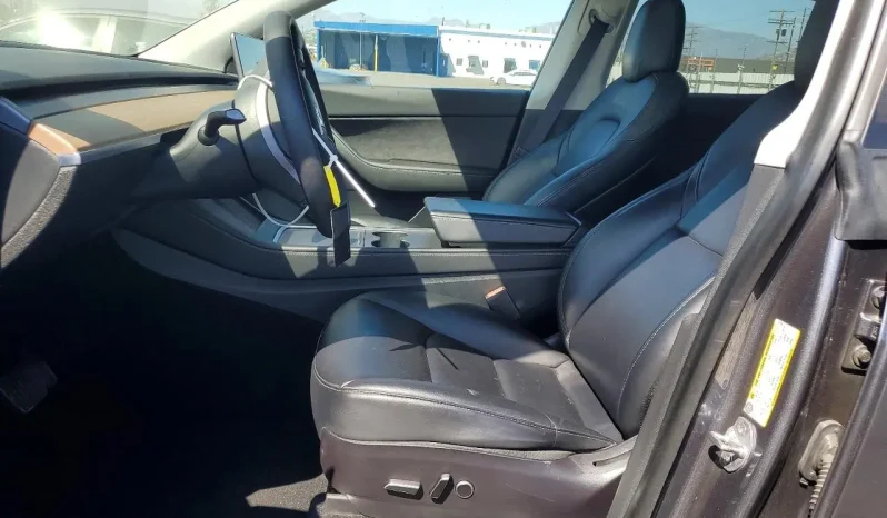 
								Tesla MODEL Y full									