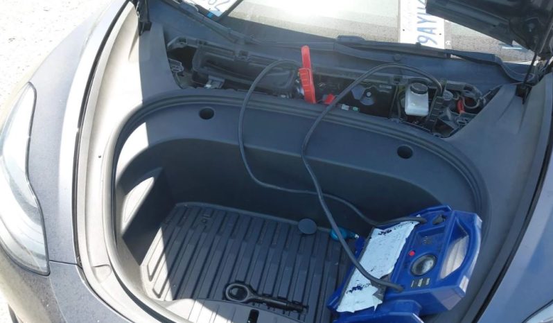 
								Tesla Model 3 full									