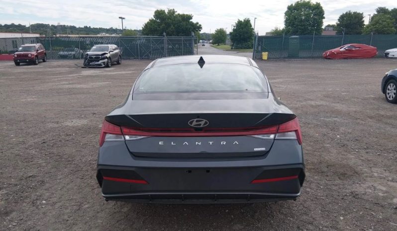 
								Hyundai Elantra full									