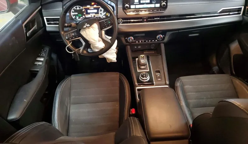 
								Mitsubishi Outlander full									