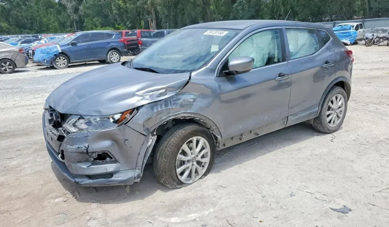 
								Nissan Rogue Sport full									