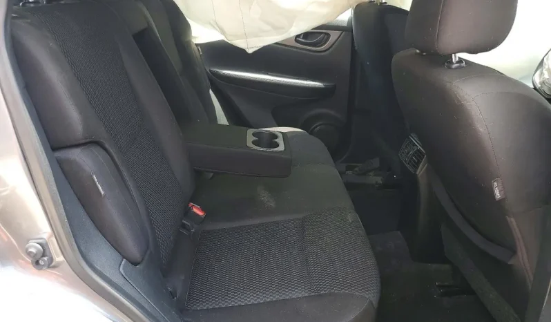 
								Nissan Rogue Sport full									