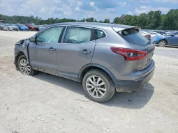 
										Nissan Rogue Sport full									