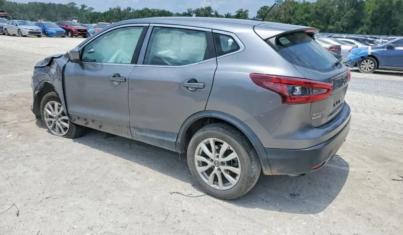 
								Nissan Rogue Sport full									