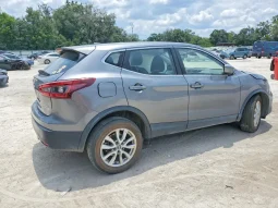 
										Nissan Rogue Sport full									