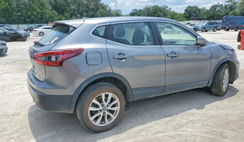 
								Nissan Rogue Sport full									