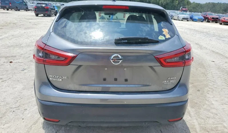 
								Nissan Rogue Sport full									